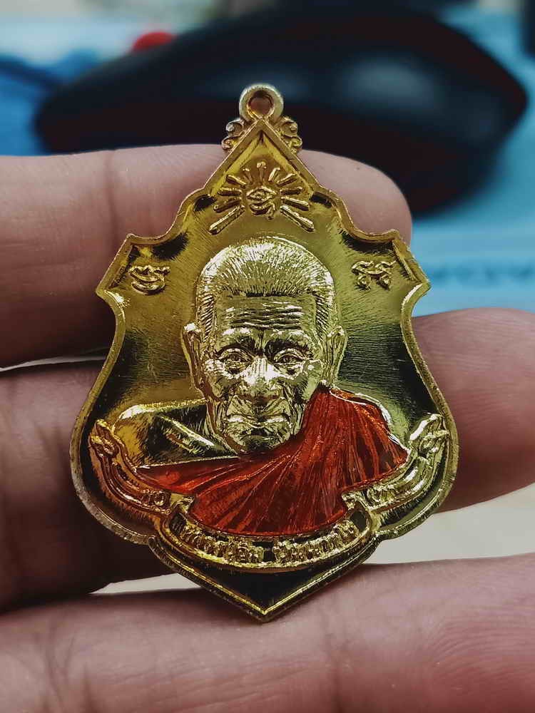 2-1422 วัดใจ 100 เหรียญฉลองสมณศักดิ์ หลวงปู่อิ่ม วัดทุ่งนาใหม่ จ.นครศรีธรรมราช 2566 ทองทิพย์ ลงยาจีวร หมายเลข 280 กล่องเดิม