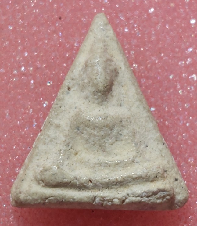 พระนางพญาเนื้อผง วัดประสาทบุญญาวาส พิมพ์จิ๋ว นิยม มีลงในหนังสือวัดประสาทบุญญาวาส เนื้อบางขุนพรหม เกจิปลุกเสกมากมายครับ