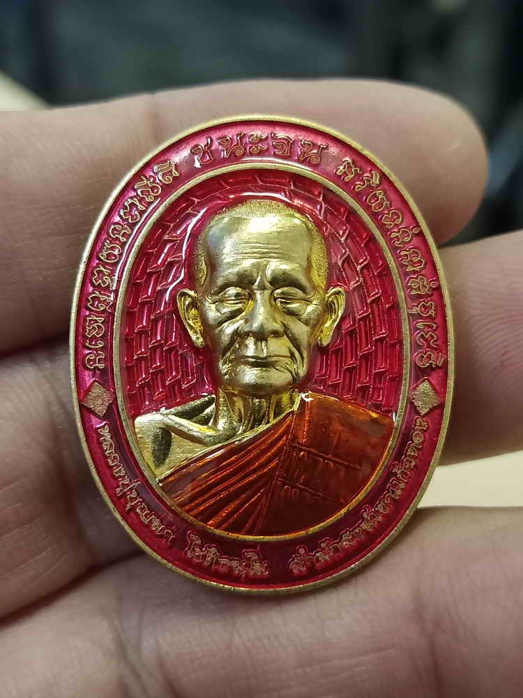 2-16 วัดใจ 100 เหรียญชนะจนไตรมาส 65 หลังท้าวเวสสุวรรณ หลวงปู่บุญมา สำนักสงฆ์เขาแก้วทอง จ.ปราจีนบุรี ปี 2565 สัตตะ ลงยาชมพู จีวร หลังชมพู หมายเลข 44 กล่องเดิม
