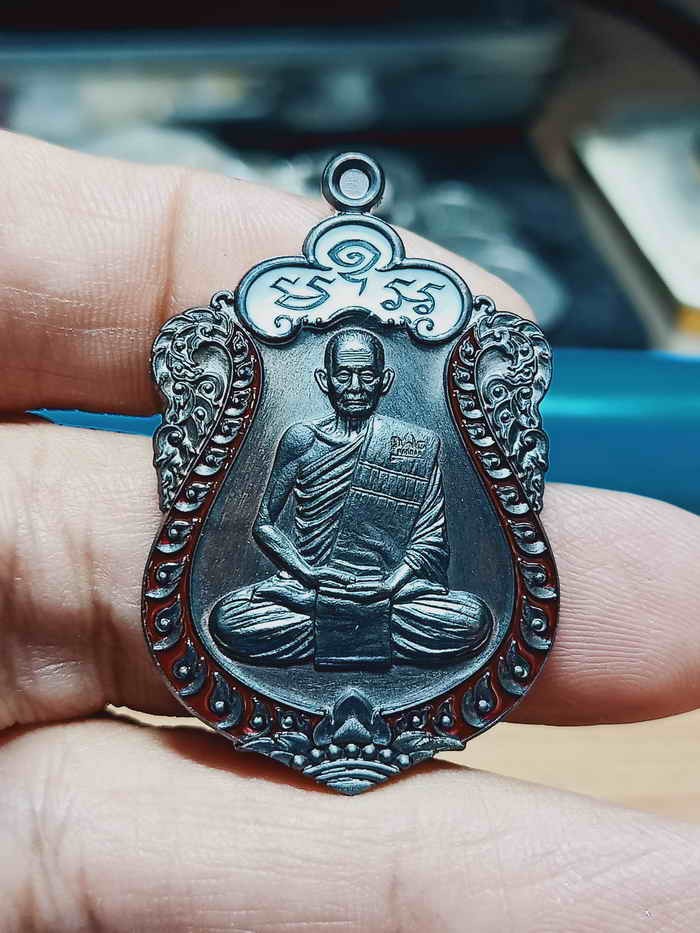 2-1263 วัดใจ 100 เหรียญเสมา 7 รอบ ร่วมบุญสร้างพระอุโบสถ หลวงปู่บุญมา สำนักสงฆ์เขาแก้วทอง จ.ปราจีนบุรี 2566 ทองแดงรมดำ ลงยาขอบ ซุ้ม หมายเลข 553 กล่องเดิม***เสมาต้องมียุคต้น