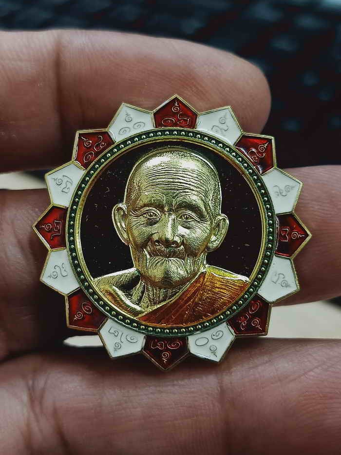 2-1360 วัดใจ 100 เหรียญโสฬสมงคล 16 แฉก หลวงปู่ฮก วัดราษฏร์เรืองสุข จ.ชลบุรี 2566 ทองทิพย์ ลงยาแฉก ขอบ จีวร หมายเลข 6792 กล่องเดิม ***16 แฉก แจกทรัพย์