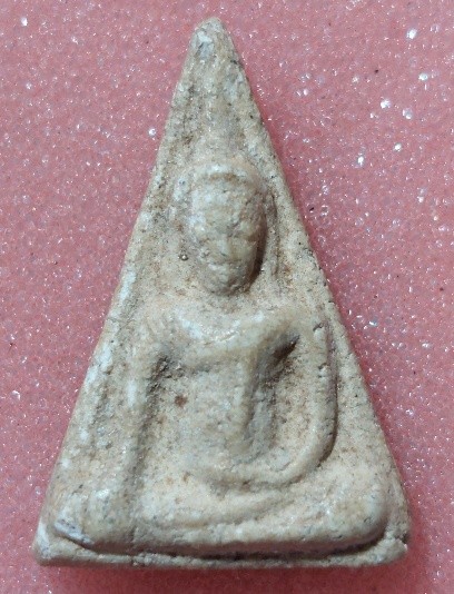 พระนางพญาเนื้อผง วัดประสาทบุญญาวาส  ผสมเนื้อผงกรุบางขุนพรหม เกจิปลุกเสกมากมายครับ