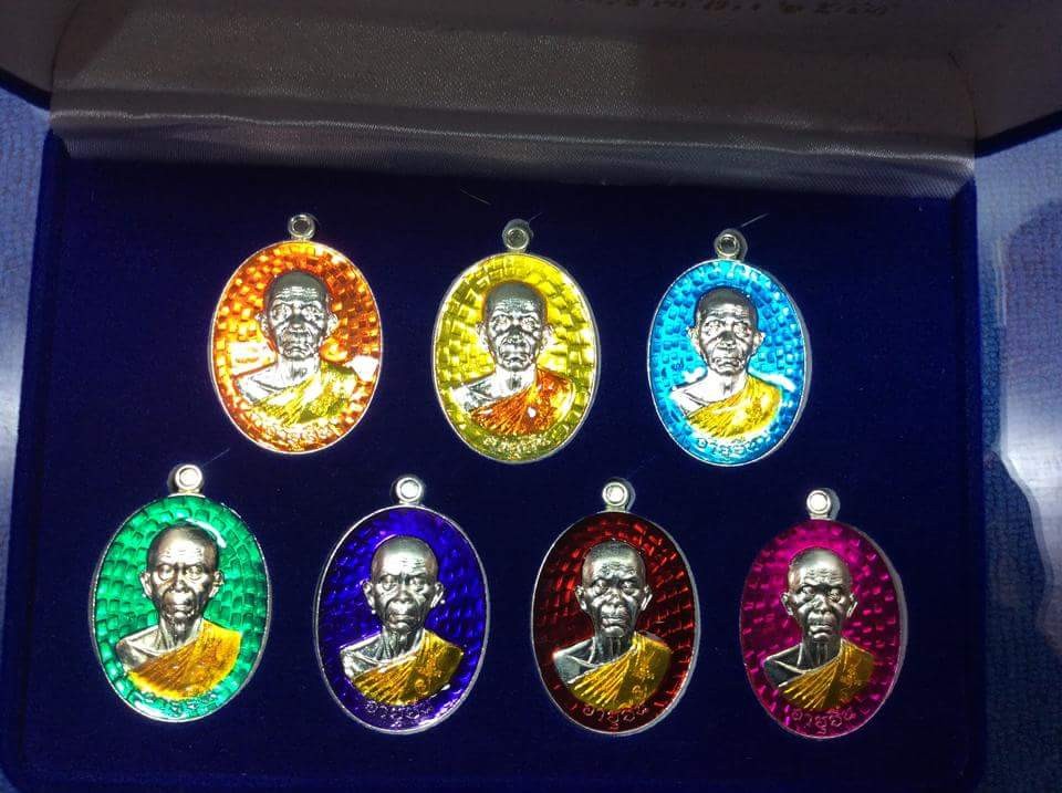 2000.- ชุดเหรียญหลวงพ่อคูณ สุคโตอายุยืนครี่งองค์ เนื้อกะไหล่ทองลงยา ปี2557 7 องค์ 7 สี่