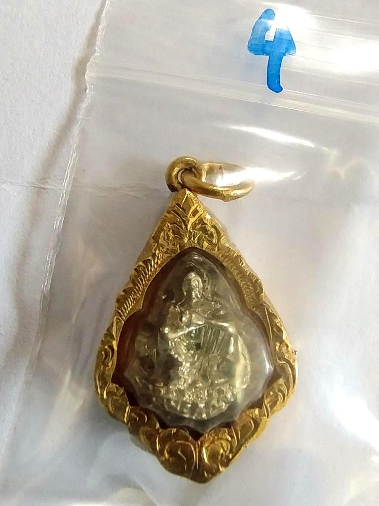 180.- หลวงพ่อคูณ เลี่ยมทองไมครอน องค์ที่ 4