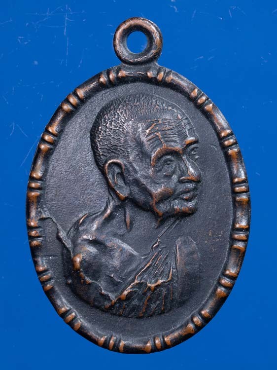 1300.-เหรียญหันข้างหลวงปู่เพิ่ม วัดกลางบางแก้ว รุ่นมูลนิธิวิทยา ปี2518 บล็อกไหล่แตก 2ขีด องค์ที่ 6