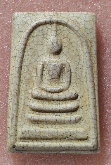 สมเด็จ วัดระฆังโฆสิตาราม    พิมพ์ใหญ่ เนื้อแตกลายงา (M16) เอ็ม16 ปี 2546 จัดสร้างโดยกรมราชทัณฑ์ ธนบุรี หลวงปู่หมุนวัดบ้านจานปลุกเสก