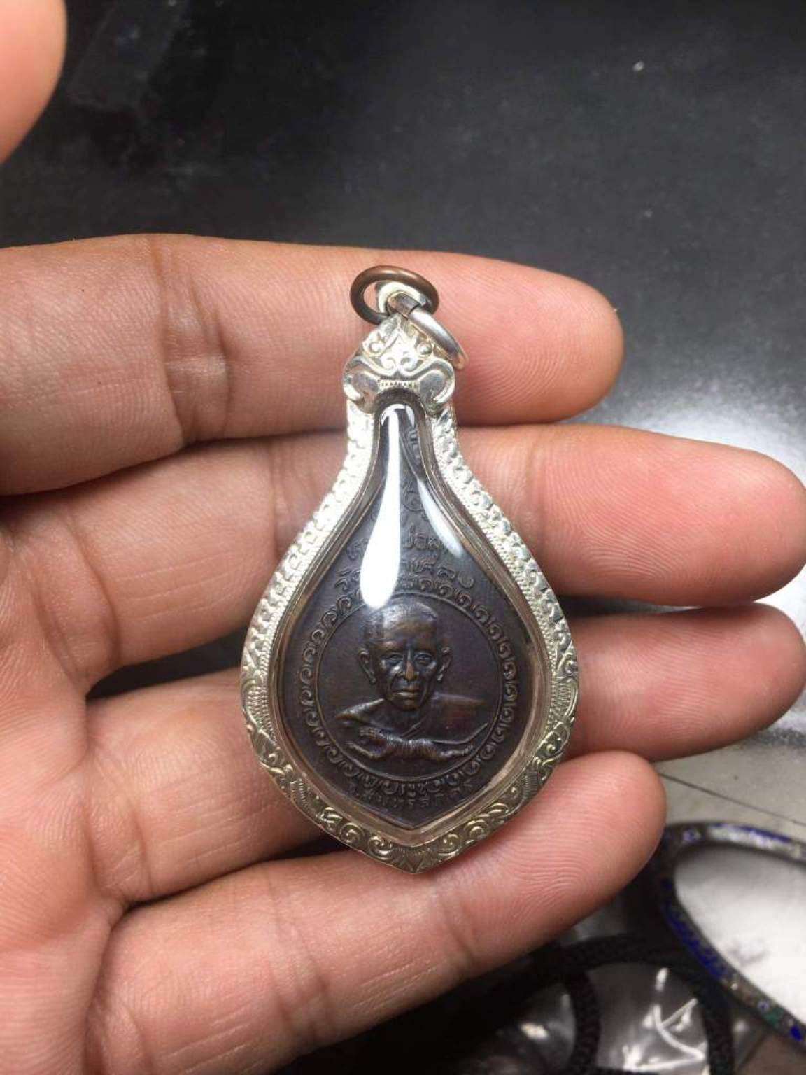 1300.-เหรียญหลวงพ่อสุด วัดกาหลวง รุ่นเมืองทอง ปี2522 เนื้อทองแดงเลี่ยมเงินสั่งทำ องค์ที่ 2