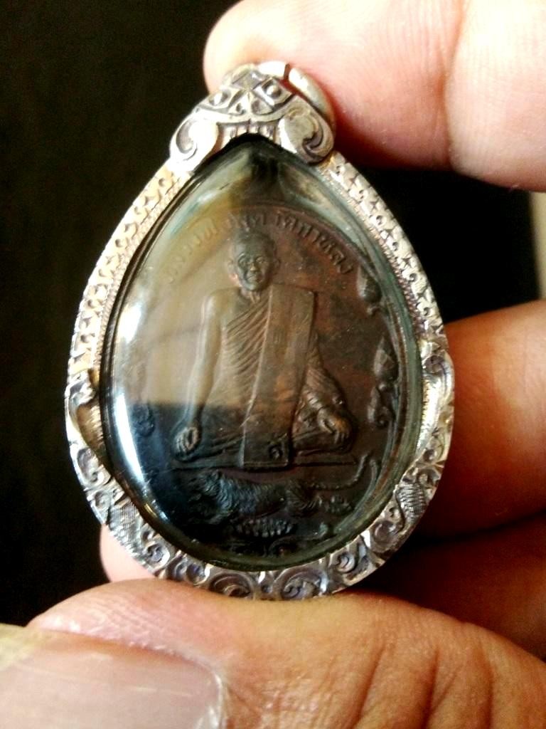 1800.-เหรียญหลวงพ่อสุด วัดกาหลง ปี 2522 รุ่นปิตุภูมิ เนื้อทองแดง เลี่ยมเงิน