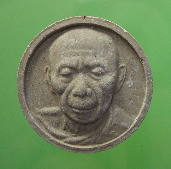 พระผงจันทร์ลอย ย้อนยุค ลป.ทิม วัดละหารไร่ครับ