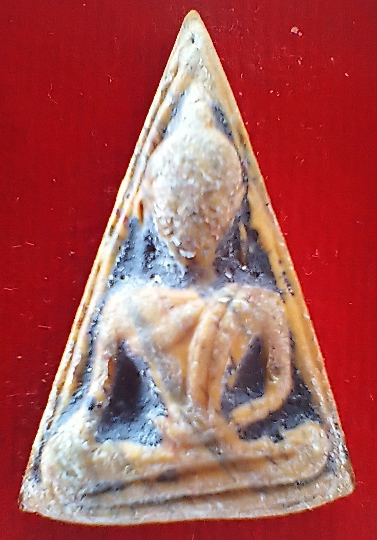 ++พระนางพญาหลวงพ่อกวย พิมพ์ใหญ่หลังยันต์ เนื้อผงน้ำมันสายรุ้ง รุ่นผูกพัทธสีมา ปี21 ++1