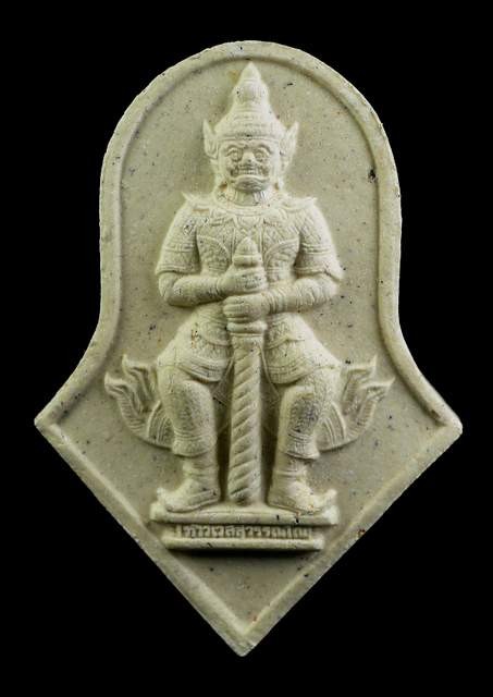 700.-ท้าวเวสสุวรรณ พิมพ์จำปี เนื้อผง ปี 57 หลวงพ่ออิฏฐ์ วัดจุฬามณี พร้อมซองคาถาบูชาจากวัด+ตลับเงินผสม