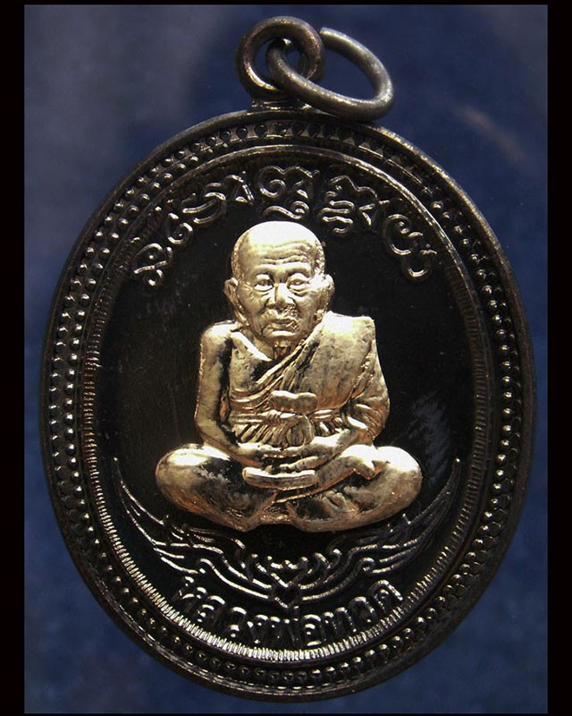 กรรมการ !!! เลข 932...เหรียญหลวงปู่ทวด หลังพ่อท่านเขียว วัดห้วยเงาะ รุ่นกิตติคุโณ 82 เนื้อทองแดงรมดำหน้า-หลังอัลปาก้า โค้ด-เลข พร้อมกล่องเดิม พ.ศ. 2553 สร้างแจกกรรมการ 999 องค์