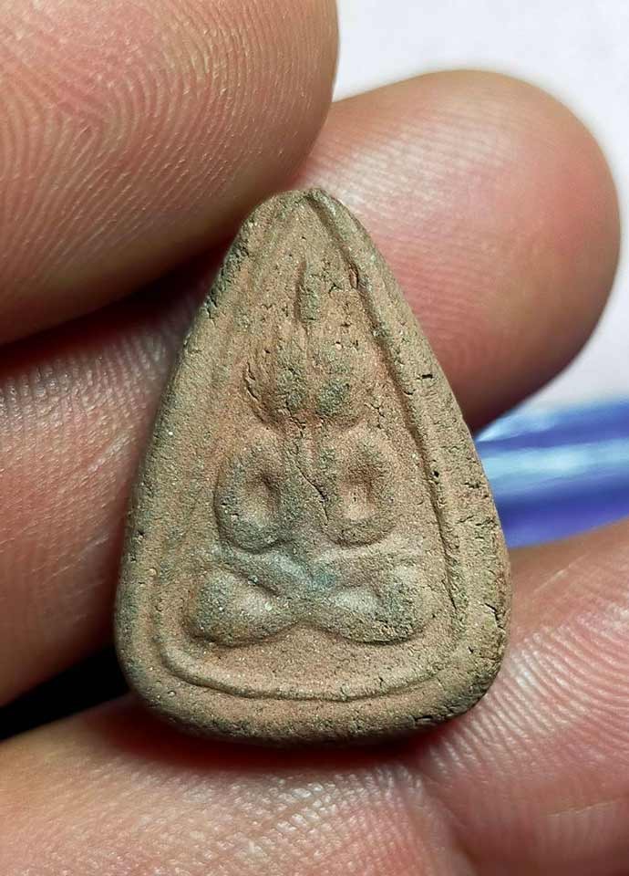 **แดงแรก 250 บาท ครับ**...พระปิดตาหลวงพ่อลี  ปี2502  เนื้อดินเผา  วัดอโศการาม  จ.สมุทรปราการ  พระสวยเดิมมากครับ