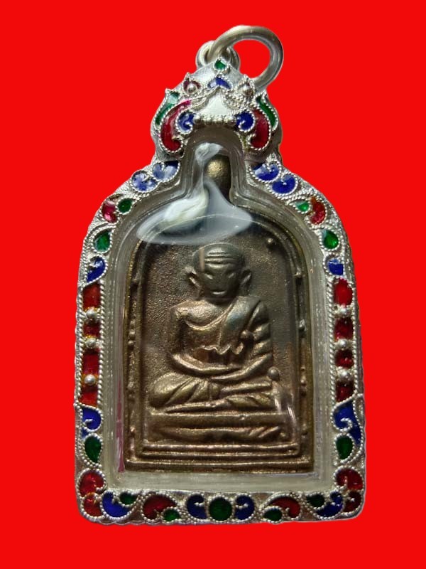 2500.- เหรียญหล่อจอบใหญ่ รุ่น 4 หลวงพ่อไปล่ วัดกำแพง เนื้อนวะ เลี่ยมเงินลงยา พร้อมกล่อง องค์ที่ 2