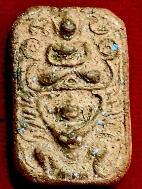 พระพุทธทรงครุฑ เนื้อดิน