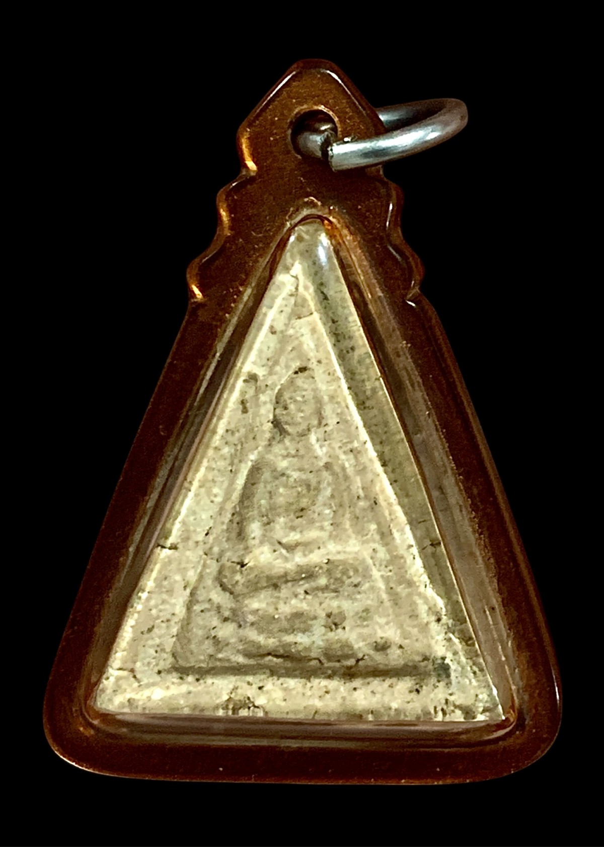 วัดใจ 10 บาท กับ พระผงสามเหลี่ยม หลวงปู่เผือก หลังยันต์สาริกา วัด กิ่งแก้ว