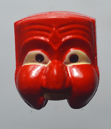 หน้ากากพรานบุญ รุ่น ล่ำซำ99 พ่อท่านพรหม วัดพลานุภาพ จ.ปัตตานี ปี 58 เนื้อว่าน 108 ผงพ่อครูมโนราพ่อแก่เจ้าแสง (หน้าแดง) พิมพ์ใหญ่ ฝังตะกรุด+จีวร+เกษา เลขโค้ดสวยๆ 483