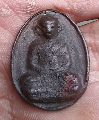 2000.-เหรียญหล่อรูปไข่ หลวงพ่อไปล่ วัดกำแพง กทม. รุ่น2 เนื้อนวะโลหะ ปี2539  องค์ที่ 2