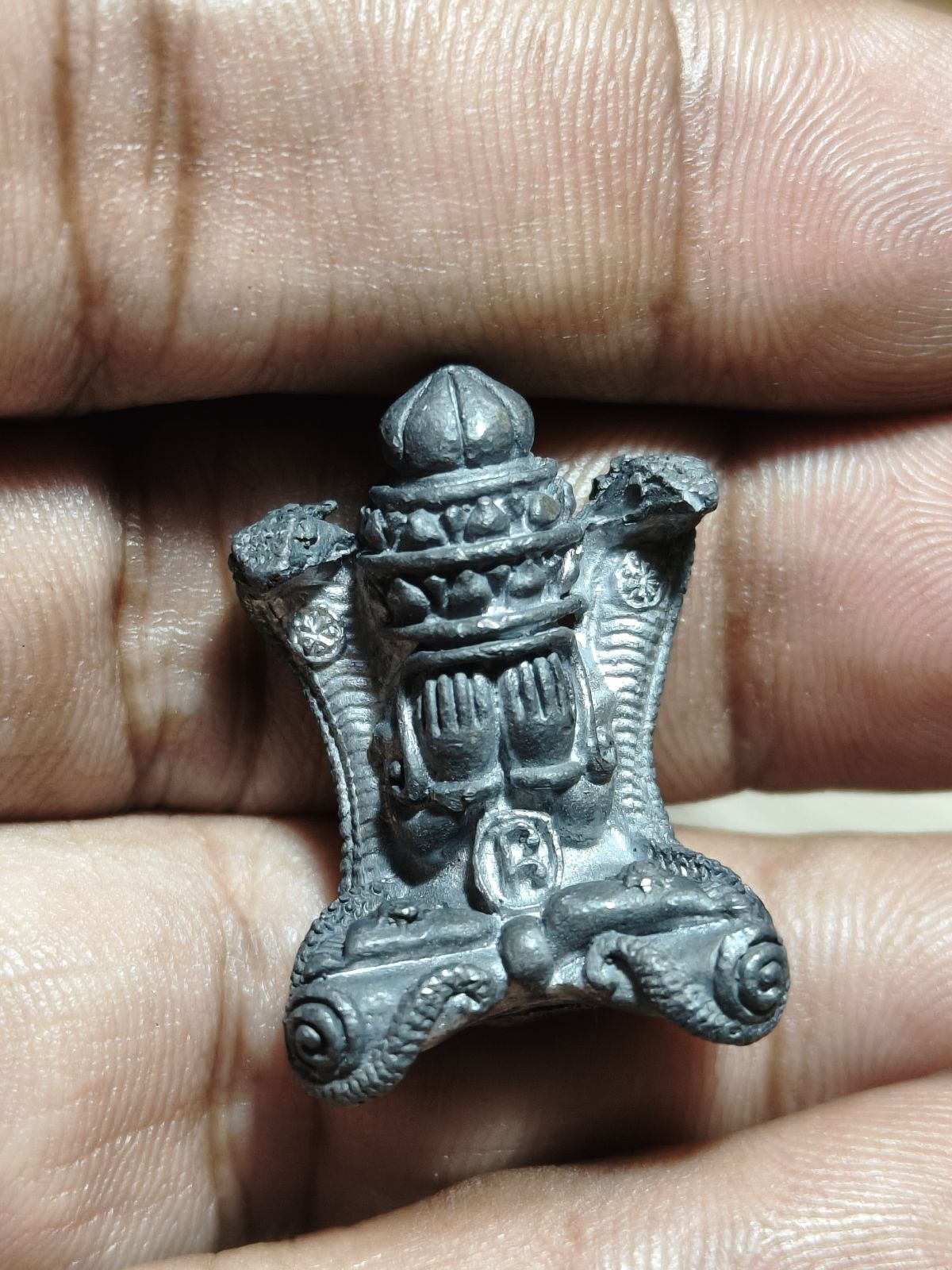 รูปหล่อพระปิดตาผีเสื้อพังพระกาฬรุ่นโคตรเศรษฐีเนื้อแร่ปี 2549