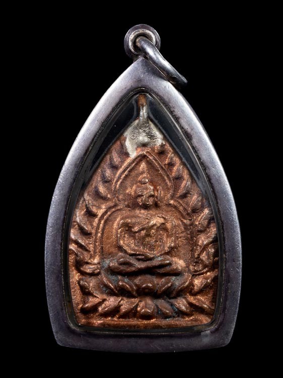 3800.-เจ้าสัว4 เนื้อทองแดง รุ่นสร้างเขื่อน วัดกลางบางแก้ว นครปฐม เลี่ยมจับกรอบเงินขัดมัน องค์ที่3