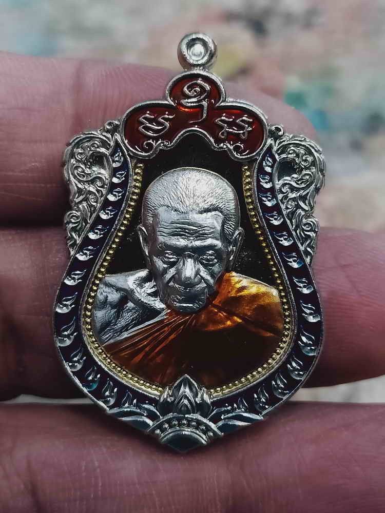 2-1981 วัดใจ 100 เหรียญเสมาฉลองสมณศักดิ์ หลังพัดยศ หลวงปู่อิ่ม วัดทุ่งนาใหม่ จ.นครศรีธรรมราช 2566 ฝาบาตร หน้ากาก ขอบอัลปาก้า ลงยาขอบ จีวร หมายเลข 17 กล่องเดิม