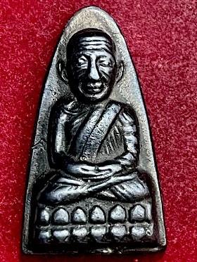 หลวงพ่อทวดหล่อเตารีดหลังหนังสือใหญ่ เนื้อเมฆพัด