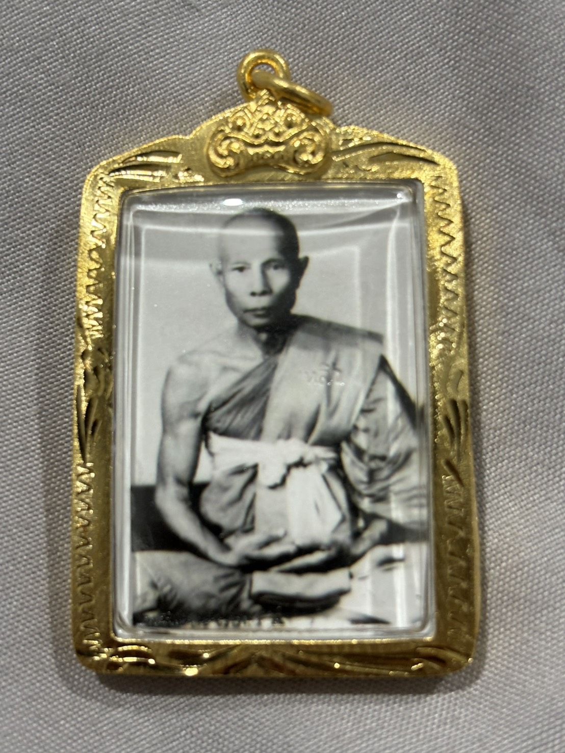 รูปถ่าย หลวงปู่หลิว วัดไร่แตงทอง จ.นครปฐม ปี 2538 พร้อมรูปถ่าย หลวงปู่หลิว วัดไร่แตงทอง จ.นครปฐม ปี 2538 พร้อมเลี่ยมกรอบไมครอน (ตอกโค๊ตหลิว) ขนาด 1.5 * 1 นิ้ว