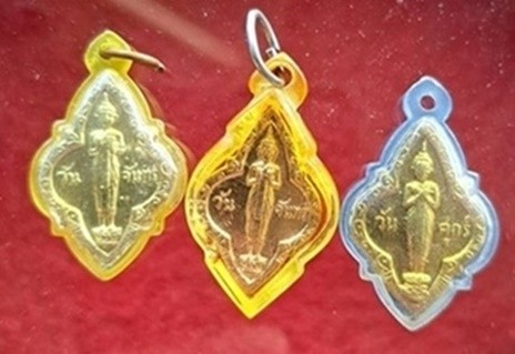 พระประจำวันจันทร์ ,วันศุกร์ หลวงปู่ทิม วัดละหารไร่ จ.ระยอง งานผูกพัทธสีมา ปี2517  a22