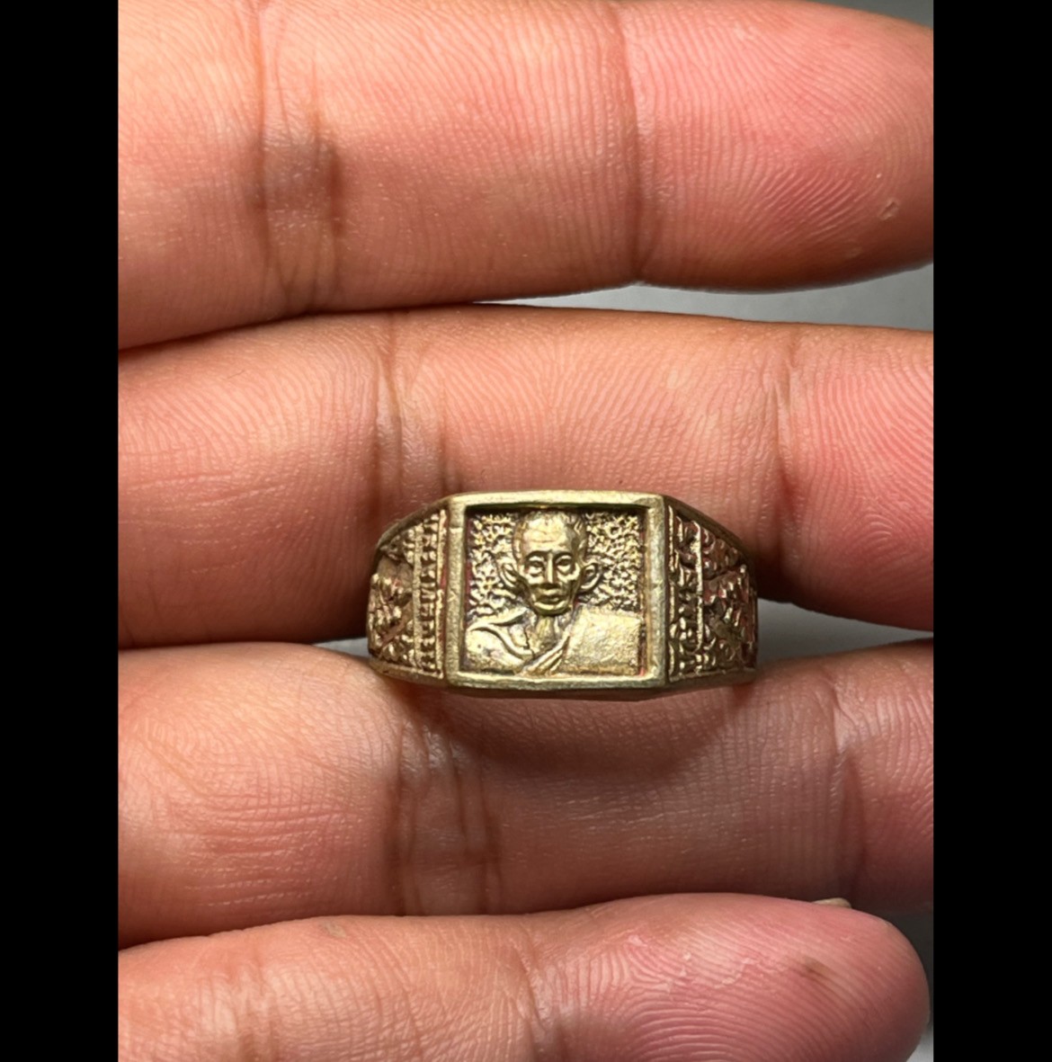 แหวนหลวงพ่อกวย  ตอกโค๊ต ก.   ไม่ทราบปี