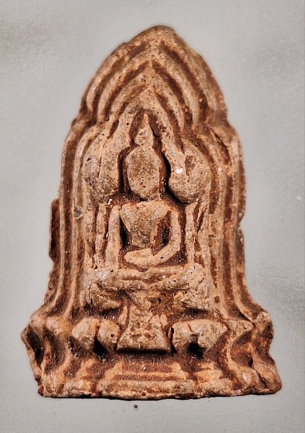 เคาะเดียว.....เคาะเดียว...พระโคนสมอ นั่งปราสาท หรือซุ้มปราสาท กรุวัดค้างคาว