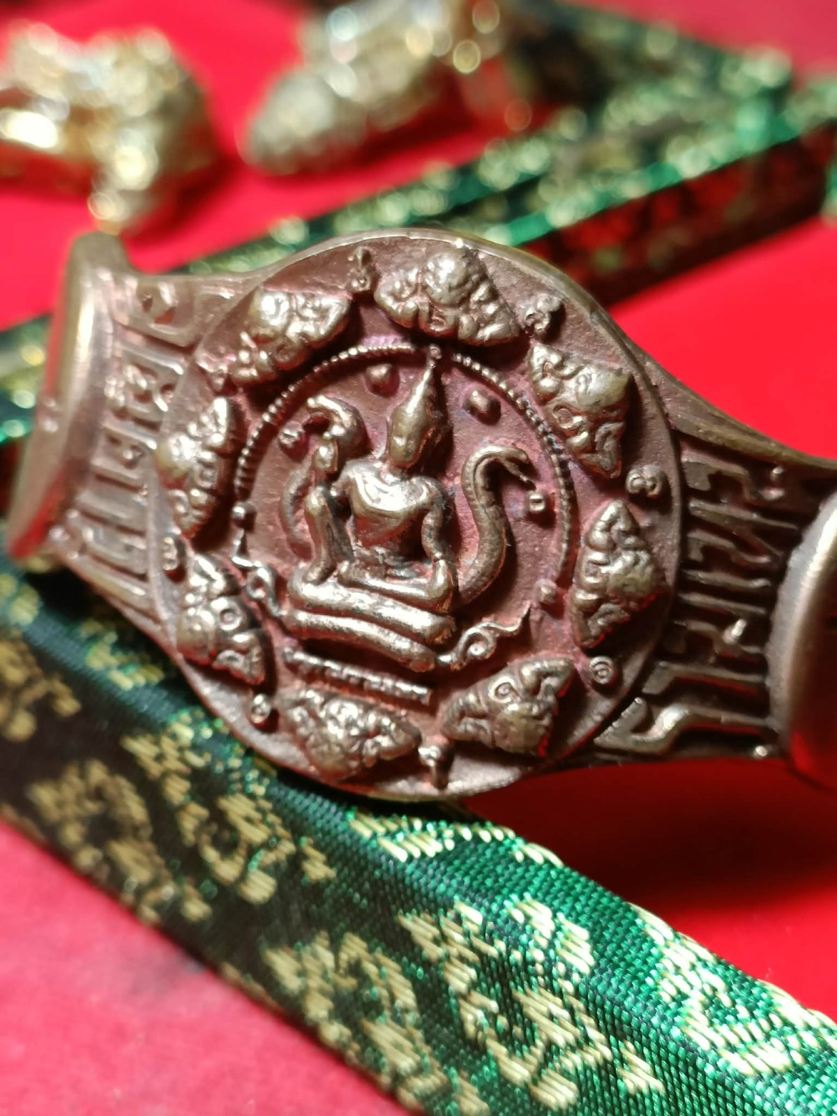 กำไรผ่าตะวันเหนือดวงปี 50 วัดพุทไธศวรรย์  สภาพผ่านการใช้ครับ