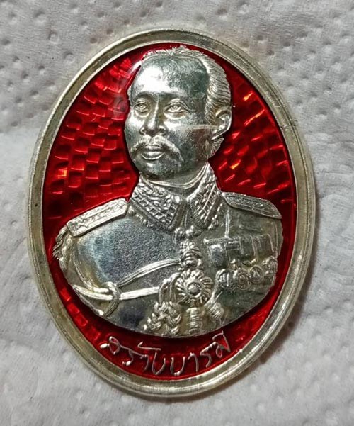 เหรียญเสร็จพ่อ ร.๕ รุ่นสร้างบารมี ปี 2558  **เนื้อเงินลงยาแดง เลขสวย เบอร์ 6 เดิมๆพร้อมกล่อง  **พิธีดี จัดสร้าง เพียง  99  เหรียญ    //// จองวัด 2,500  a47