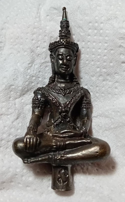 199..............พระยอดธงทรงเครื่อง รุ่นชนะมาร ปลุกเสกโดยหลวงพ่อคูณ   ปี 2536   สวยเดิม กล่องเดิม