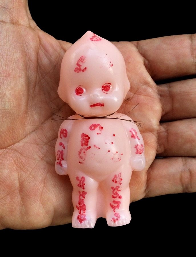 หุ่นพยนต์ พระอาจารย์ประสูติ วัดถ้ำพระพุทธโกษีย์ (วัดในเตา) จ.ตรัง พิเศษเฉพาะแจกกรรมการ จารเต็มสูตร ขนาดสูงประมาณ  8 ซม. กว้าง 4 ซม.