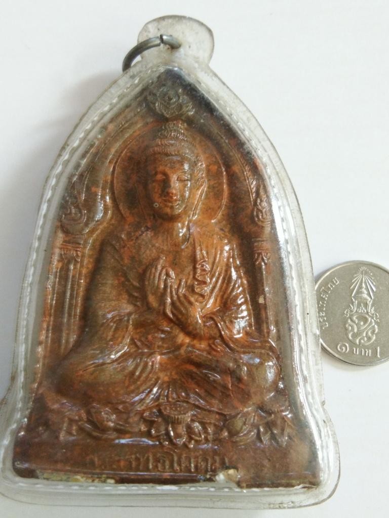 500.- พระพุทธโคดม หลวงพ่อขอม วัดไผ่โรงวัว ปี05 เนื้อดินพร้อมเลี่ยม