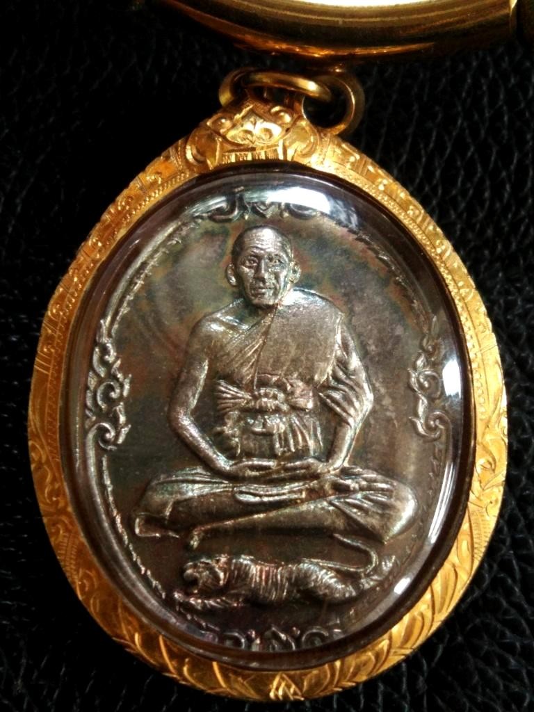 50000.- เหรียญหลวงพ่อเปิ่น วัดบางพระ จ.นครปฐม รุ่น 3 (สร้างเขื่อน) เนื้อเงิน เลี่ยมทอง