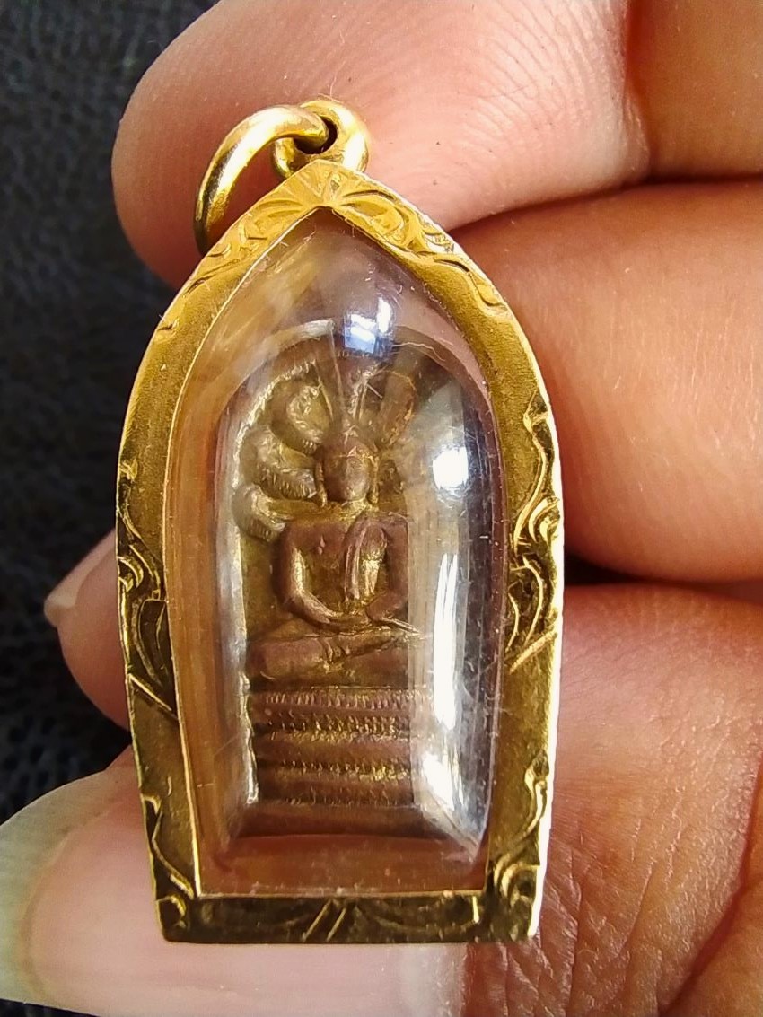 5500.-พระนาคปรกใบมะขาม หลวงพ่อเนื่อง วัดจุฬามณี จ.สมุทรสงคราม รุ่น2 ปี2521 เลี่ยมทอง