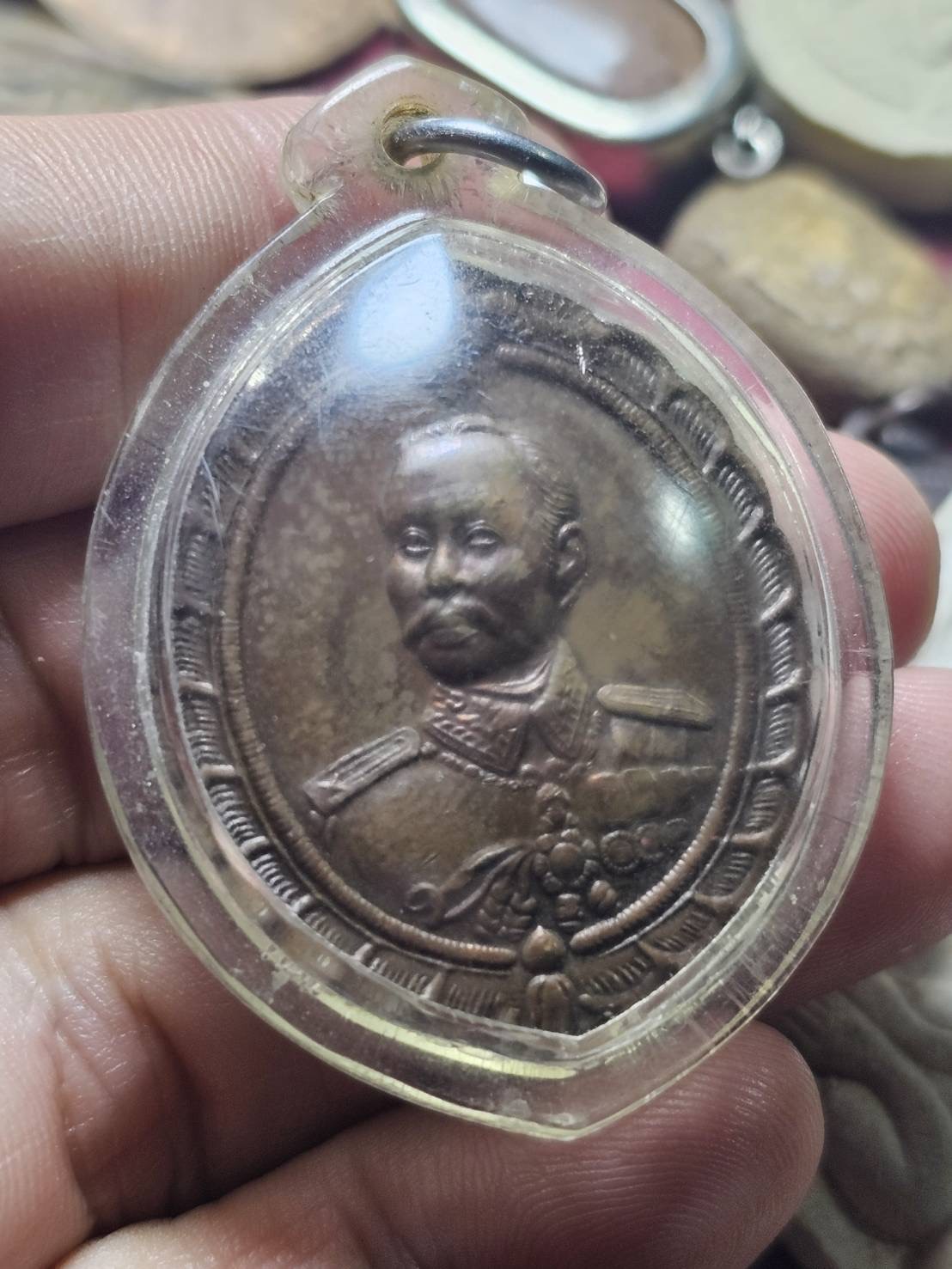 เหรียญรัชกาลที่ 5 หลังพระนารายณ์ทรงครุฑ รุ่น"พระบารมีท่วมท้นประชาไทย" เจ้าคุณธงชัย วัดไตรมิตร (พิธีมังคลาภิเษก วัดไตรมิตร ฯ) ปี 2536  a10