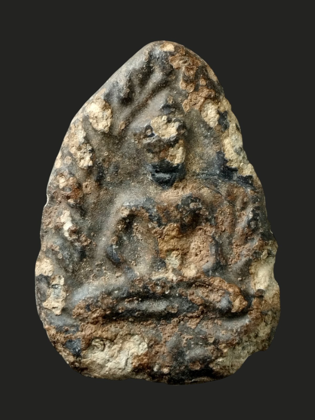 พระเนื้อชินสนิมแดง