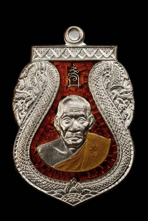 1500.-เหรียญเสมา อายุ101ปี พ่อท่านเอื้อม วัดบางเนียน จ.นครศรีธรรมราช ปี2550 เนื้อเงินลงยาแดง