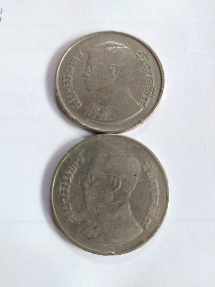 80.-เหรียญ 5 บาทครุฑใหญ่ปี 2522 จำนวน 2 เหรียญ สภาพ unc ไม่ได้ใช่้