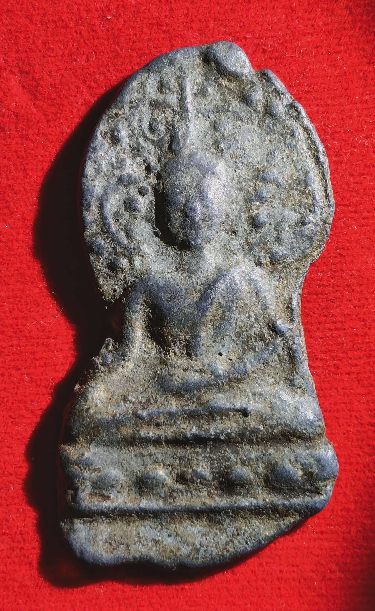 พระปรกโพธิ์เชียงแสน พิมพ์กลาง อายุกว่า700ปี ชินอุทุมพร รารัก,สนิมไข ครบสูตร พิมพ์กลางหายาก พระสวยสมบูรณ์เดิมๆครับ