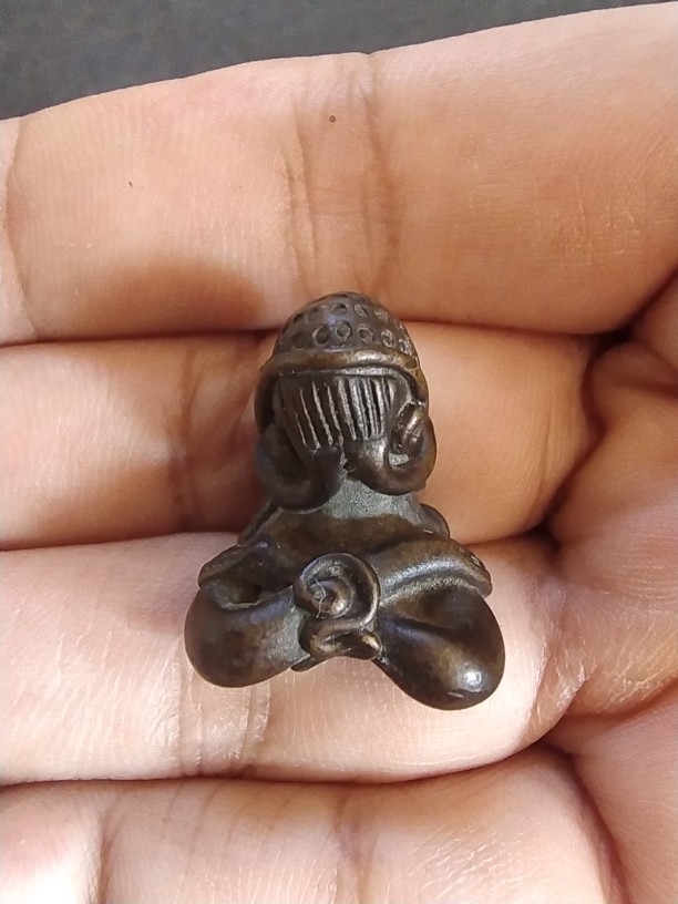 700.-พระปิดตาไม่ทราบที่ พร้อมตลับ องค์ที่ 1