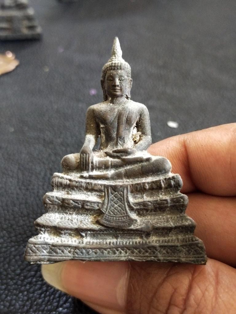 2500.-พระบูชาตั้งหน้ารถ หลวงพ่อวัดไร่ขิง เนื้อโลหะ