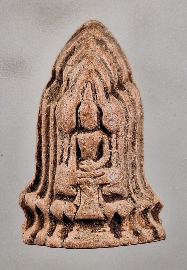 เคาะเดียว...พระโคนสมอ นั่งปราสาท หรือซุ้มปราสาท กรุวัดค้างคาว