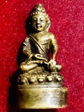 พระกริ่ง-พระชัยวัฒน์ องเล็กฐานสูง เนื้อทองเหลืองเก่า  ไม่ทราบที่