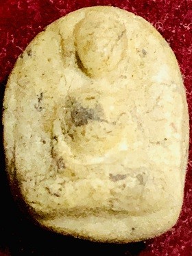 พระเนื้อผงวัดพลับ สมาธิเข่ากว้่ง