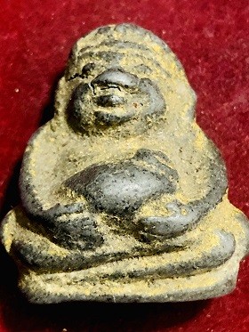 พระสังกัจจายน์ เนื้อดินผงว่าน พิมพืใหญ่  ไม่ทราบที่