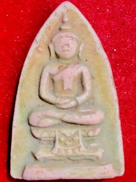 พระพุทธสมาธิพิมพ์สามเหลี่ยมใหญ่ เนื้อดินผงเคลือบ  ไม่ทราบที่