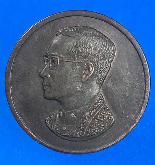 @@@เคาะแรก200บาท@@@เหรียญคุ้มเกล้าในหลวง ร.9 เนื้อนวะ ปี 2522 หลวงปู่โต๊ะ วัดประดู่ฉิมพลี ปลุกเสก สภาพสวย